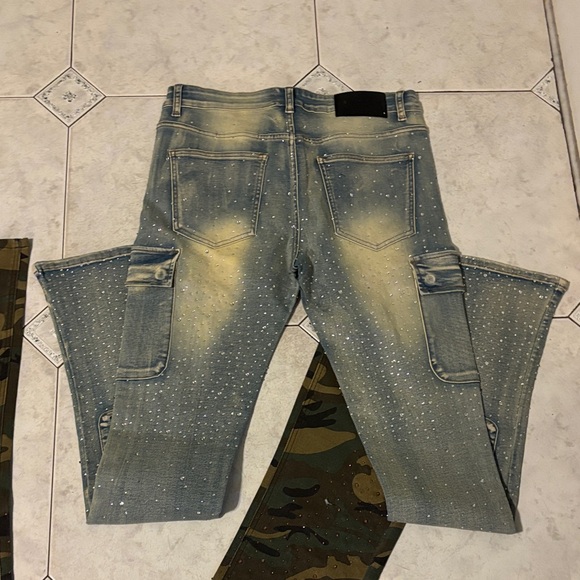 Men's Camouflage and Distressed Cargo Studded Jeans Set Flair Bottoms - Picture 3 of 4